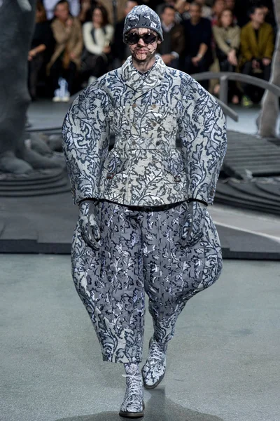 Look 29